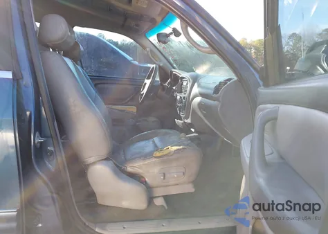 2002 Toyota Sequoia Sr5 V8 z USA, uszkodzony, nr VIN 5TDZT34A02S121503